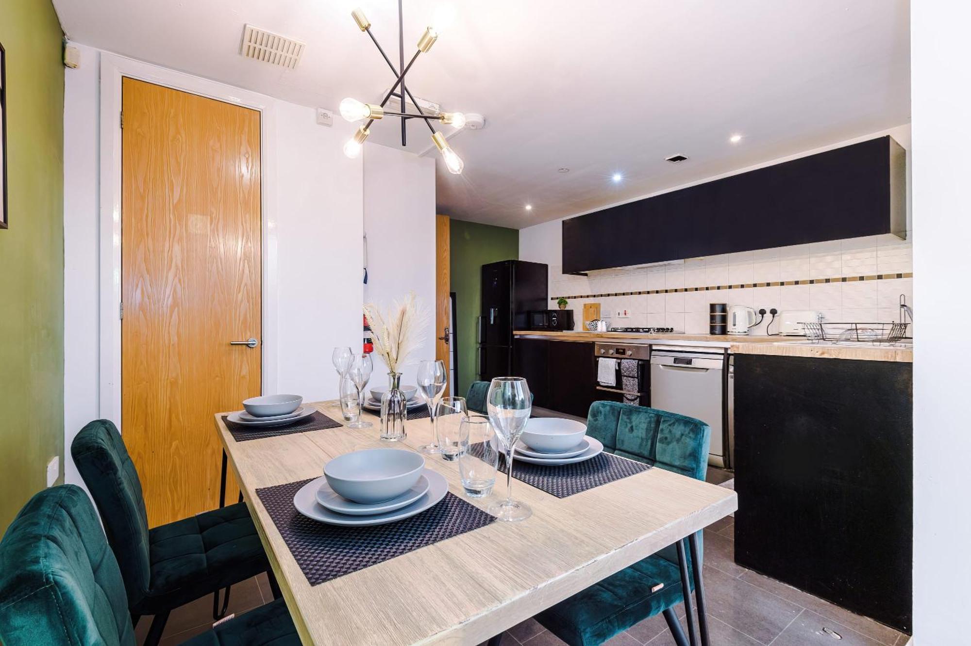 Villa Rest&Recharge At A Spacious Townhouse By The Etihad Manchester Exterior foto