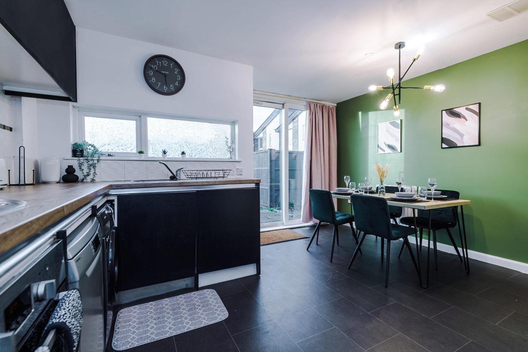 Villa Rest&Recharge At A Spacious Townhouse By The Etihad Manchester Exterior foto